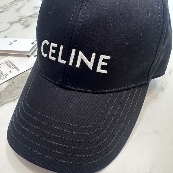CELINE BASEBALL CAP IN COTTON
570 USD M - Picture 8 of 12